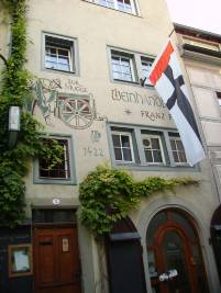 Se puede descubrir numerosas tavernas en el antigua barrio Niederburg!